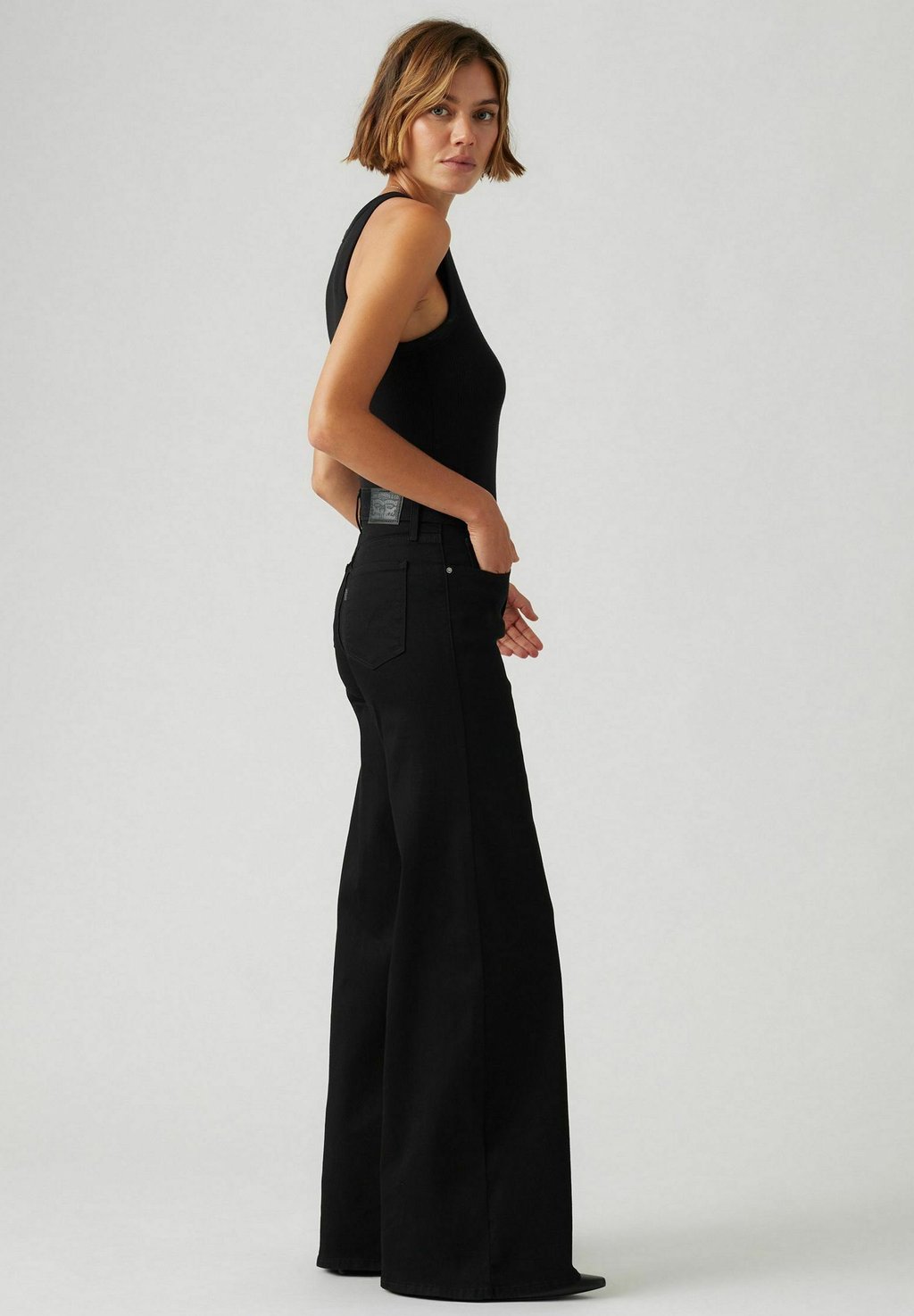 Расклешенные джинсы 318 SHAPING WIDE LEG Levi's, цвет Tall Glass Of Water — фото 4