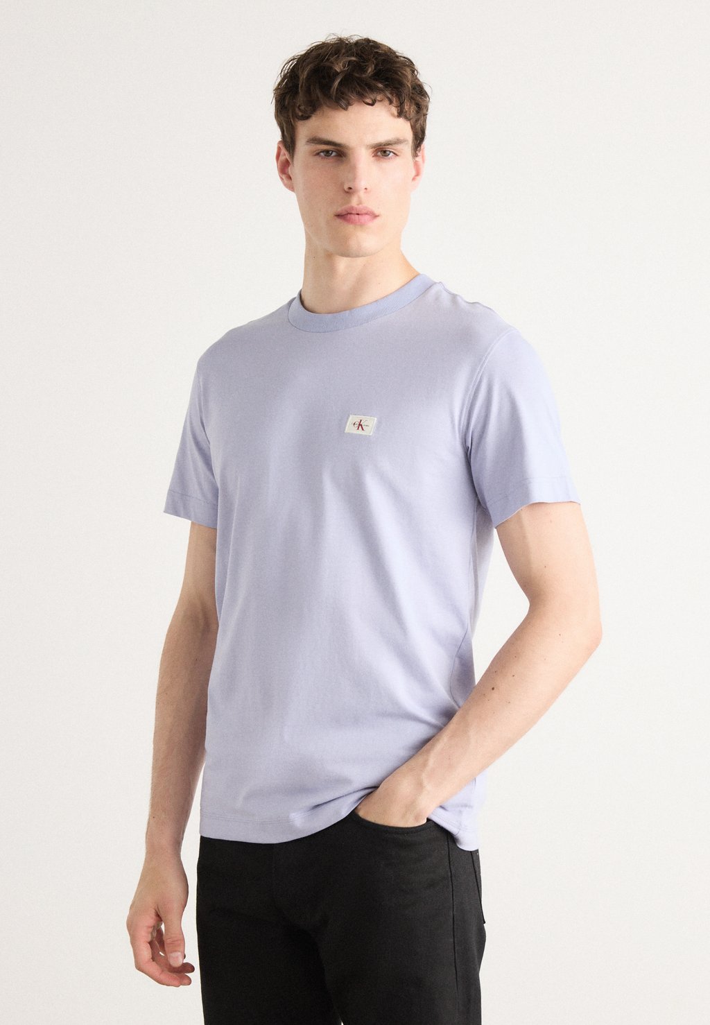 

Базовая футболка WOVEN LABEL REGULAR TEE Calvin Klein Jeans, лиловый