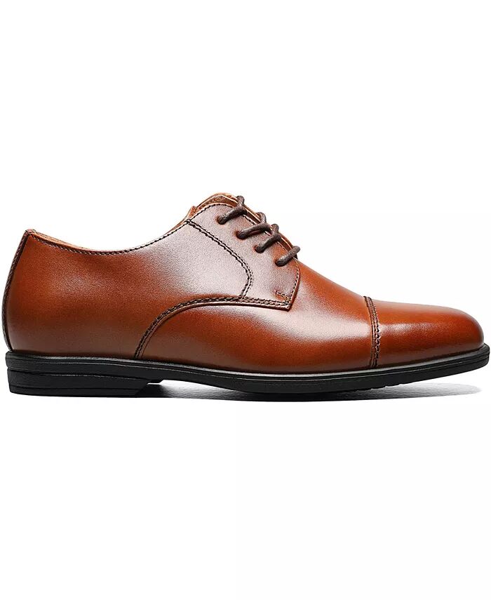 Маленькие мальчики показывают туфли-оксфорды Cap Toe Jr Florsheim, коричневый — фото 3