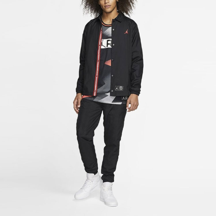 PSG LOGO Coach Jacket ×Paris Saint Germain Куртки мужские Jordan, черный — фото 4