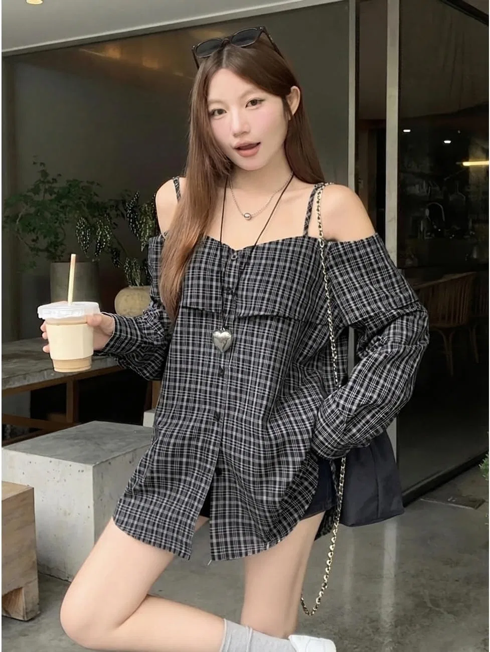 Блуза офф-шолдер с объемными рукавами, Oversized Checked Shirt, черный — фото 2