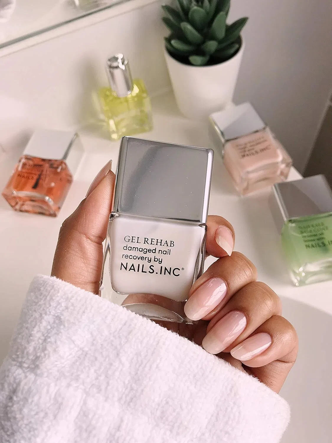Средство для восстановления ногтей и базовое покрытие «Gel Rehab» от Nails Inc Nails Inc — фото 3