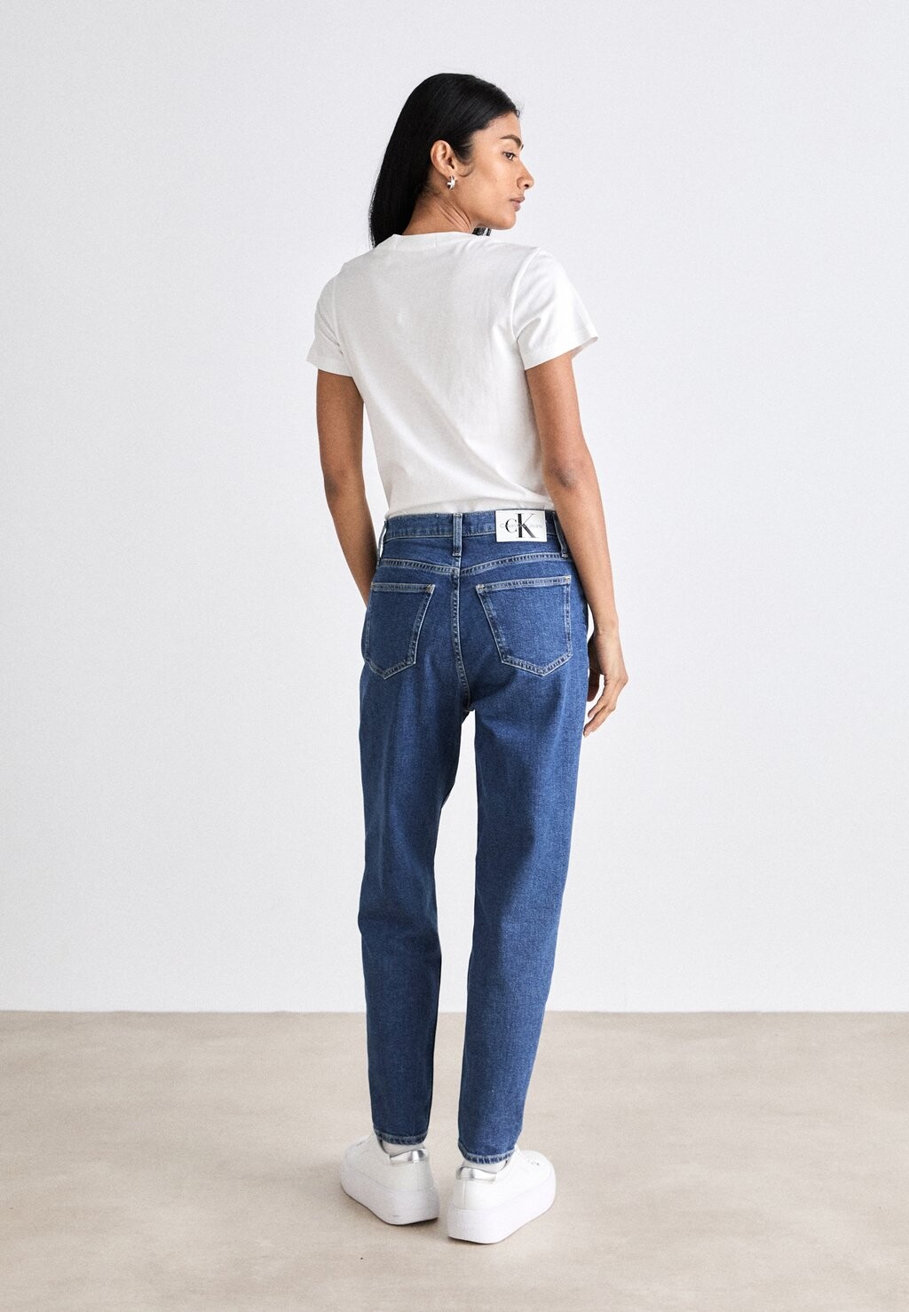 

Джинсы свободного покроя Calvin Klein, деним средней длины Mom Jean