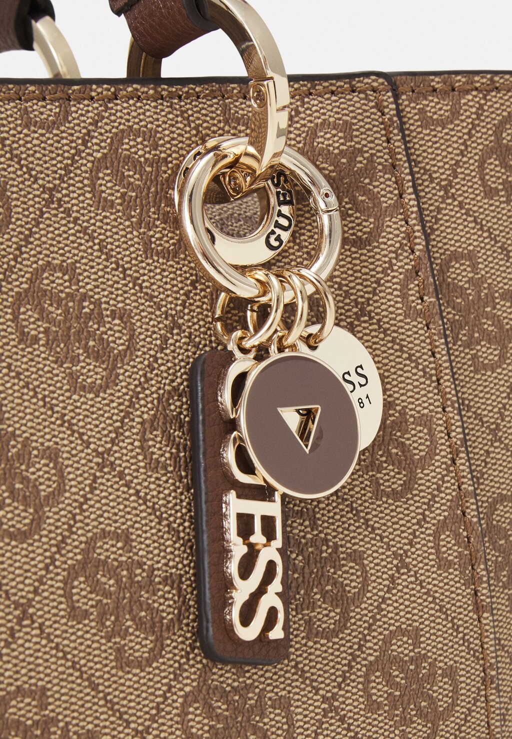 Сумка Guess NOELLE TOTE молочного цвета с коричневым логотипом — фото 4