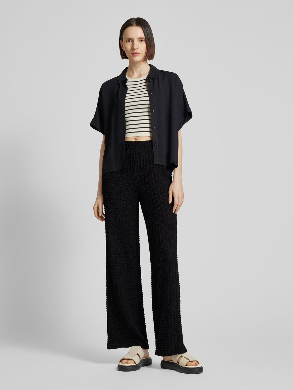 

Брюки прямого кроя с фактурным узором Jake*s Casual, черный