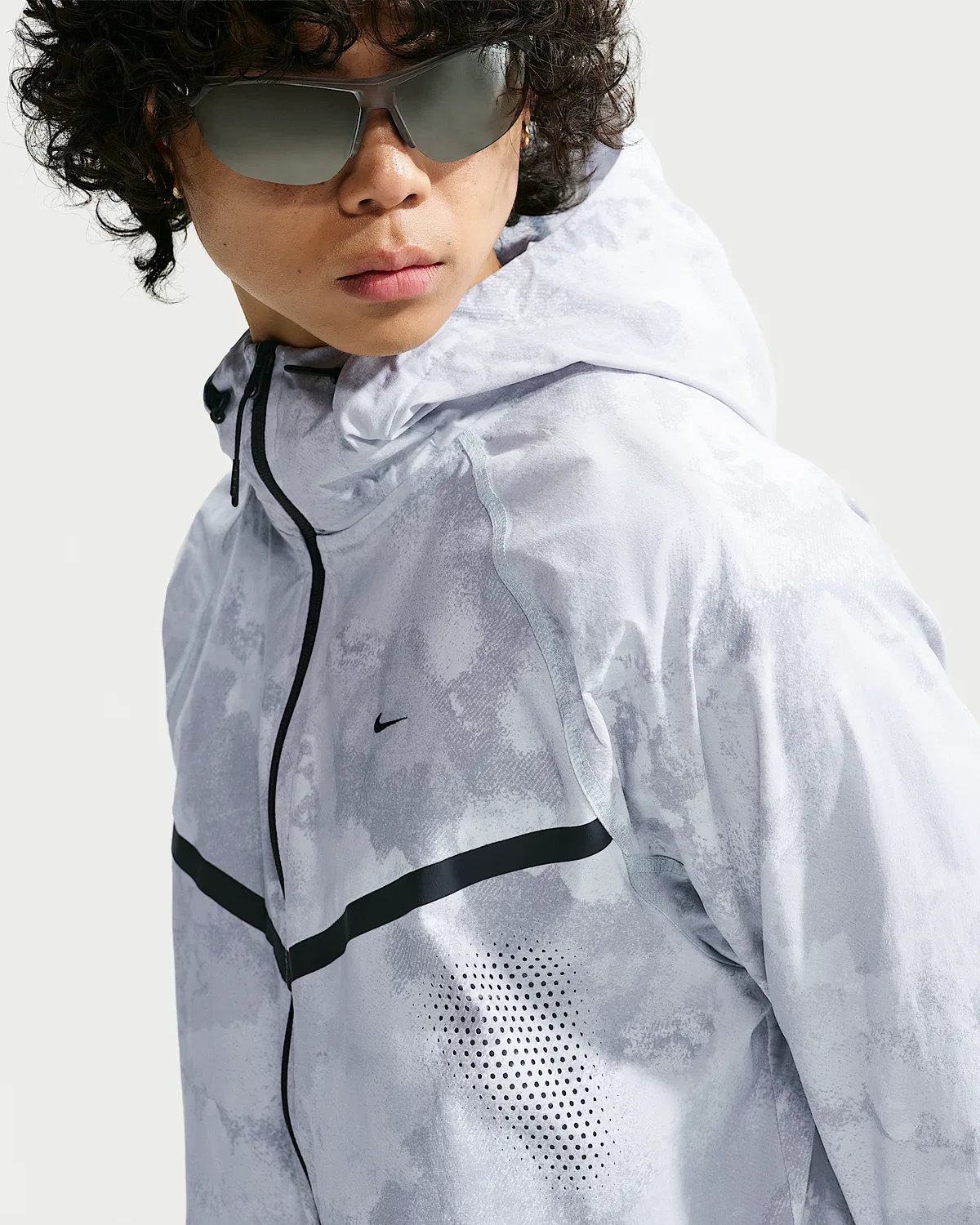 Мужская ветровка Nike Tech Windrunner Dri-FIT Woven Full-Zip, Pure Platinum/Black — фото 3