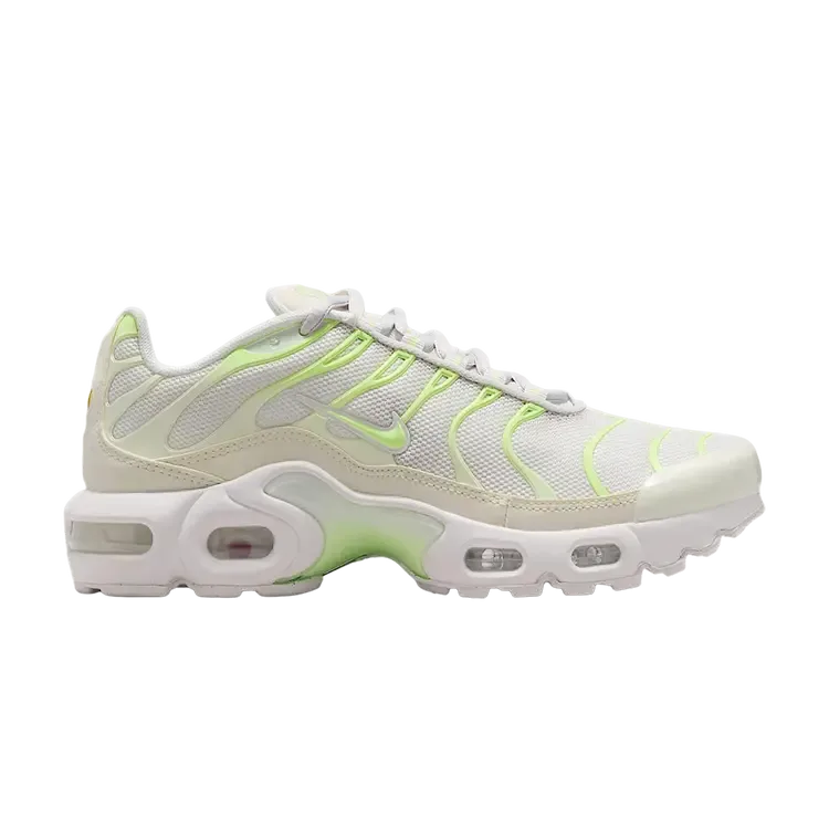 Nike Air Max Plus GS 'Platinum Tint Spruce Aura', зеленый