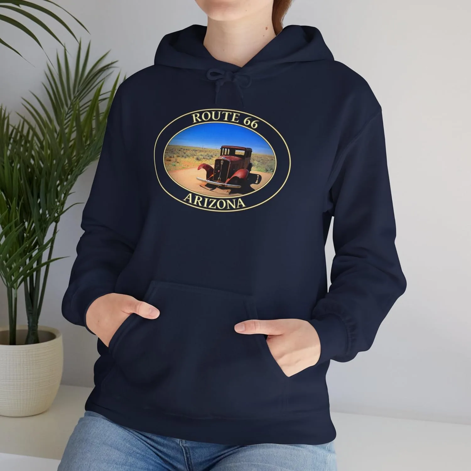 Толстовка Route 66 Arizona с изображением старинного автомобиля - GentleSeas Cozy Pullover Sweatshirt - Мягкая теплая флисовая толстовка для любителей путешествий GENERIC, темно-синий — фото 3