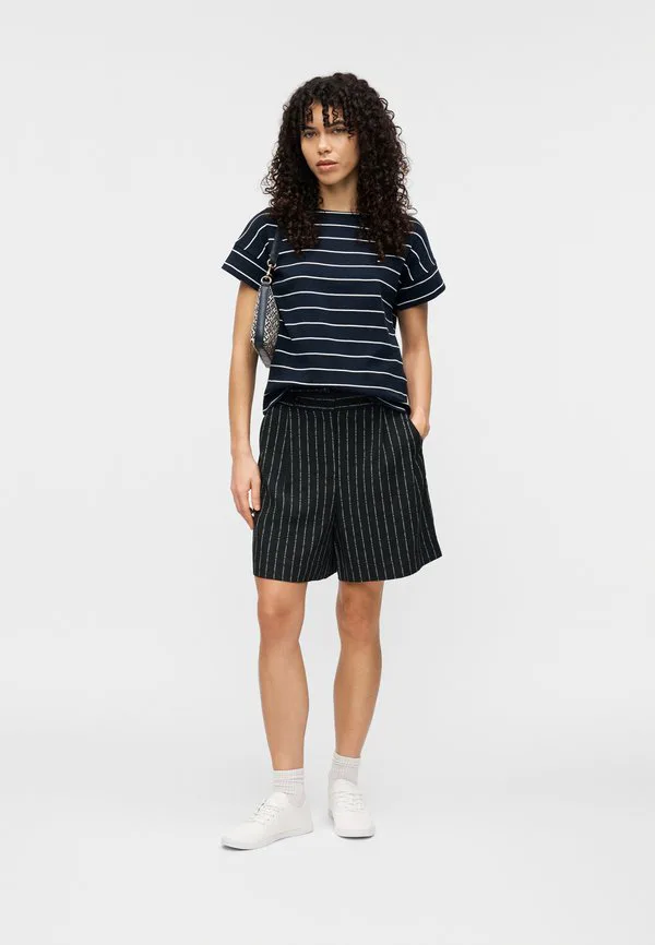 Футболка с принтом и вырезом-лодочкой на шее, с длинным рукавом. Tommy Hilfiger, Dark Night/Ecru — фото 2