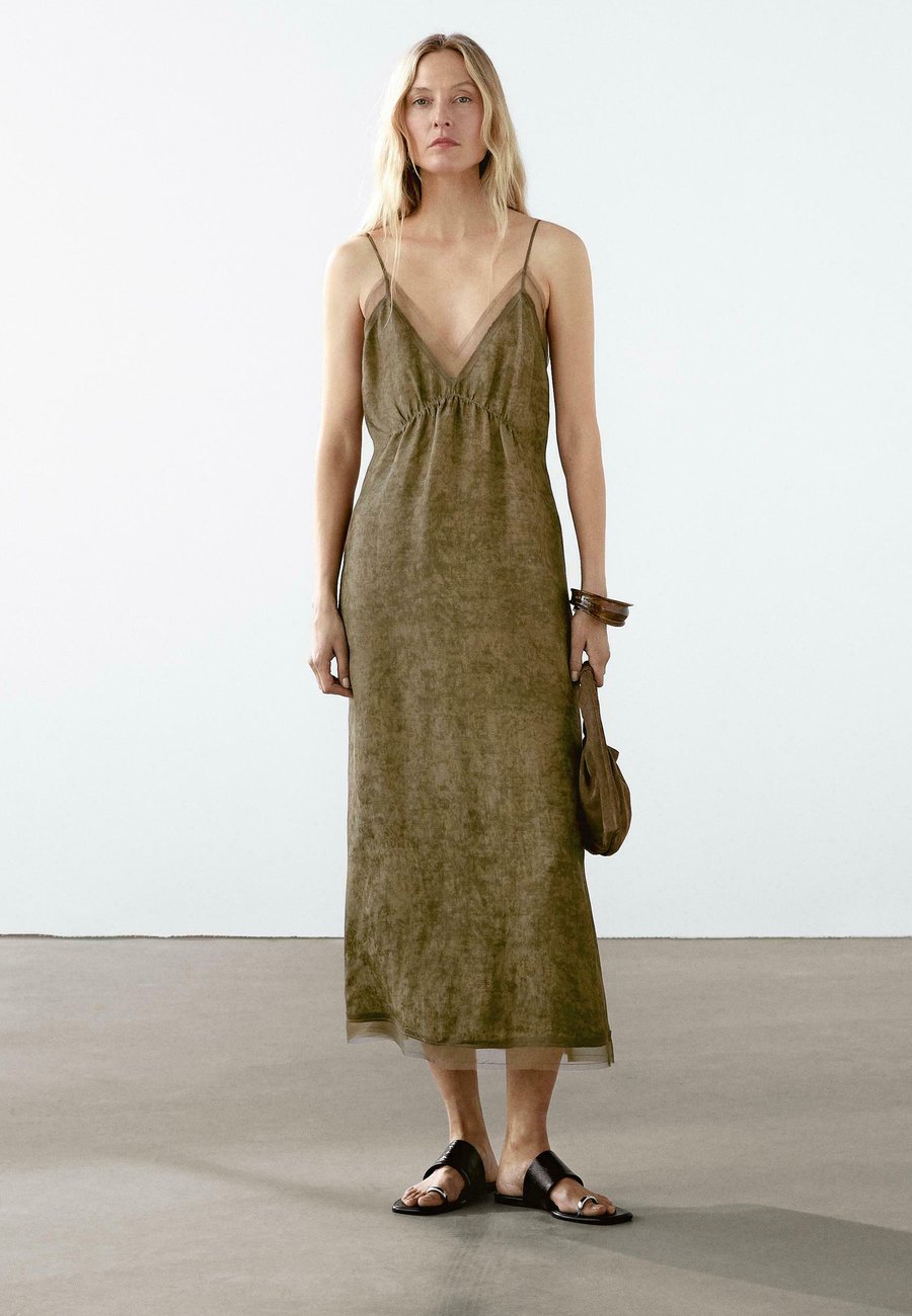 

Платье Massimo Dutti MIDI SLIP WITH SHEER DETAIL, Mottled Dark Green