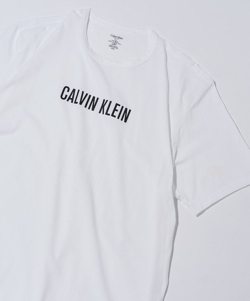 

Футболка с коротким рукавом и круглым вырезом, белая с черным логотипом Calvin Klein