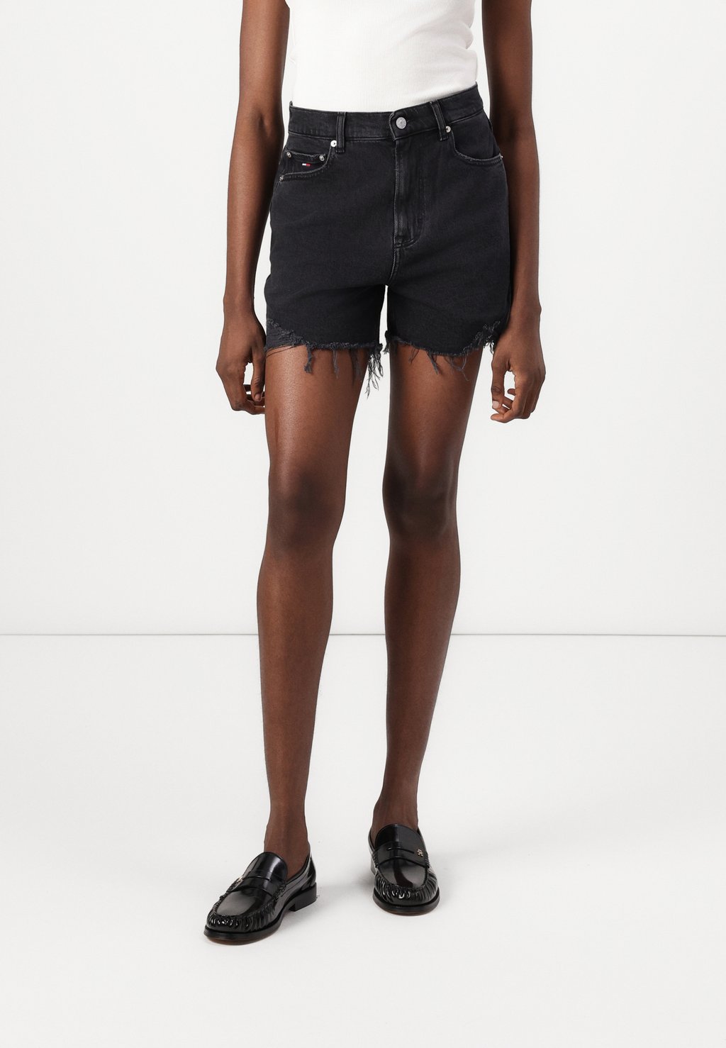 

Джинсовые шорты MOM Tommy Jeans, цвет Washed Black