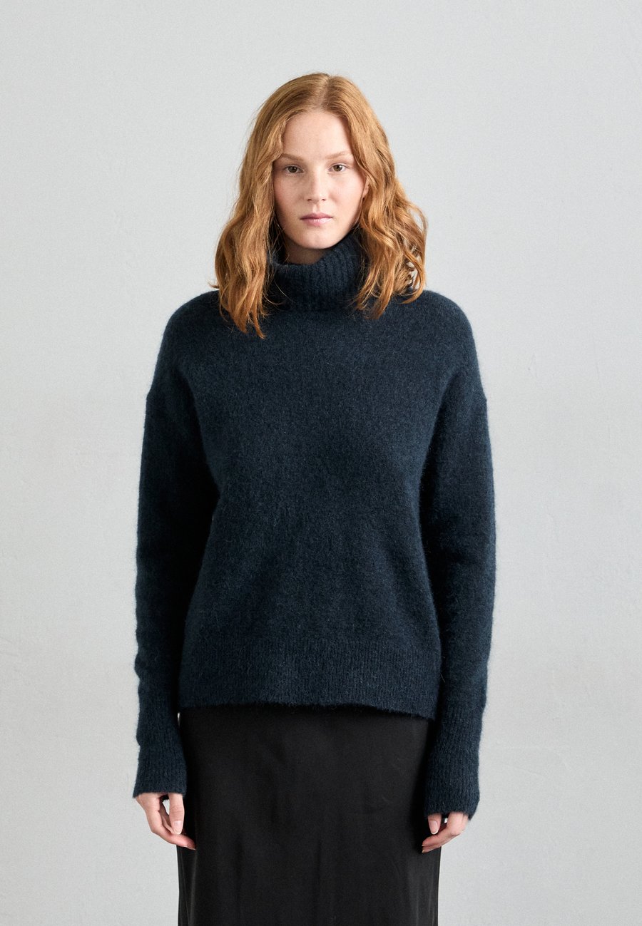 

Джемпер Tiger of Sweden PAXI, Light Ink/Dark Blue