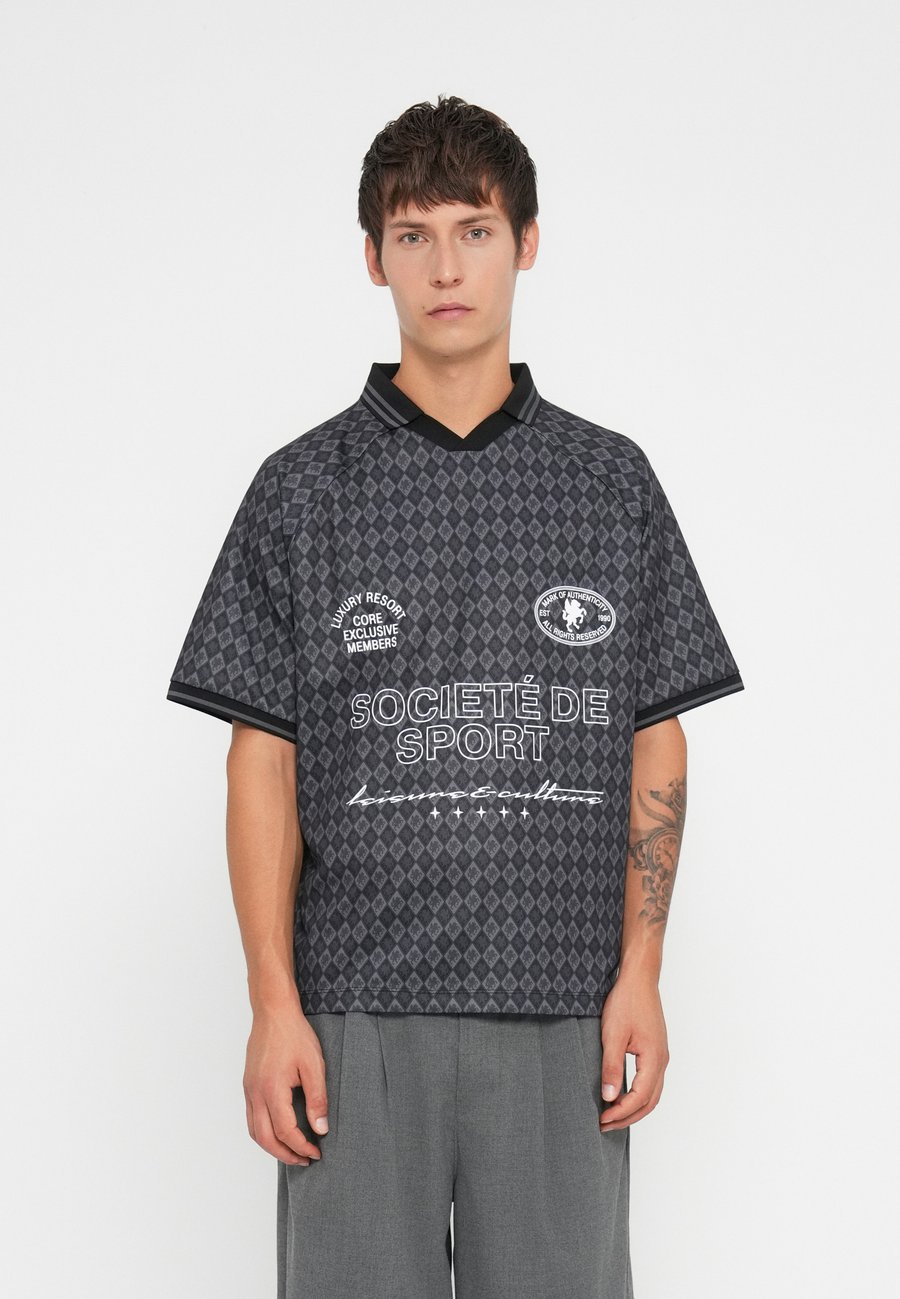 

Футболка Jack & Jones JCOCREST FOOTBALL TEE COLLAR, Phantom/Dark Grey, Серый, Футболка Jack & Jones JCOCREST FOOTBALL TEE COLLAR, Phantom/Dark Grey