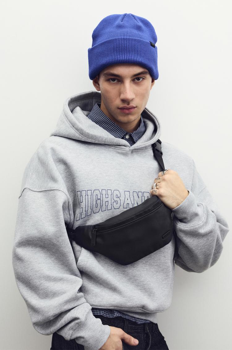 

Прорезиненная поясная сумка Pull And Bear, черный