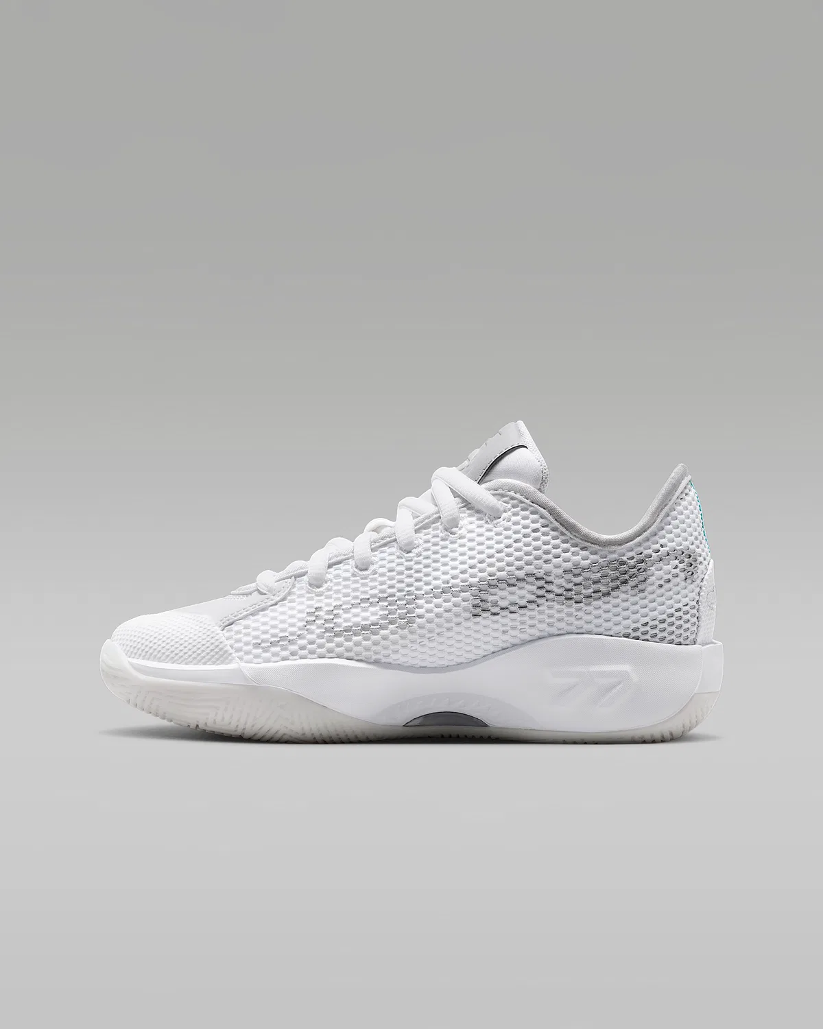 Детские баскетбольные кроссовки Luka 77 "Triple White", White/Metallic Silver/Photon Dust