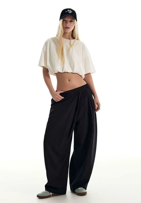 

Футболка с коротким рукавом и воздушным шаром, базовая модель. Bershka, White, Белый, Футболка с коротким рукавом и воздушным шаром, базовая модель. Bershka, White