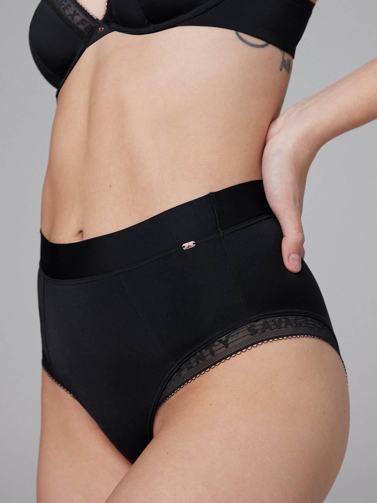 

Трусики Savage X Fenty Microfiber Logo-Trim High-Waist, цвет Black Caviar