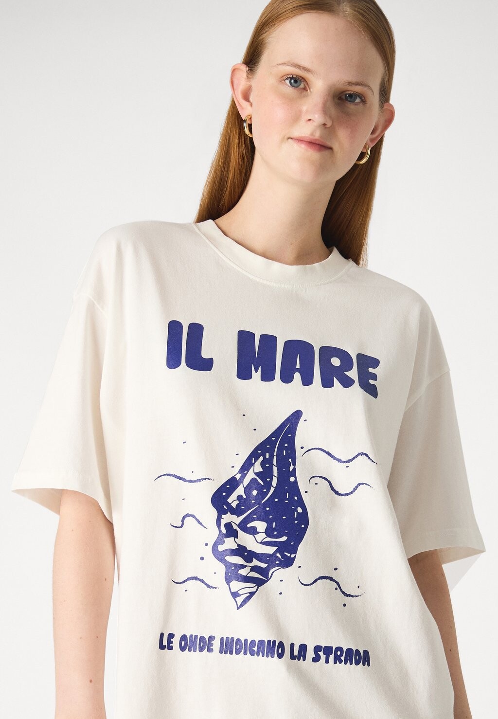 

Принт на футболке OVERSIZED PRINT TEE Gina Tricot, кремовый