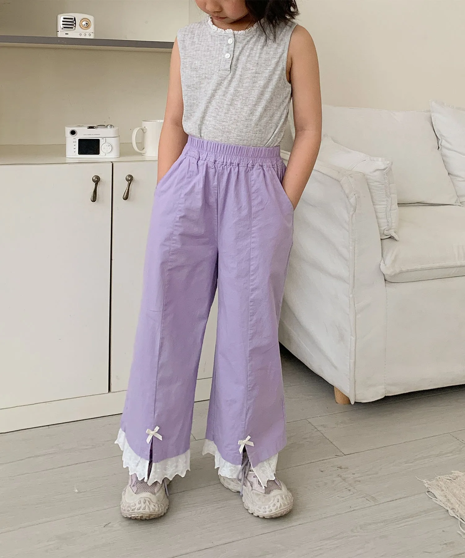 Широкие брюки с лентой и кружевной отделкой по низу Aimoha Kids, purple — фото 2