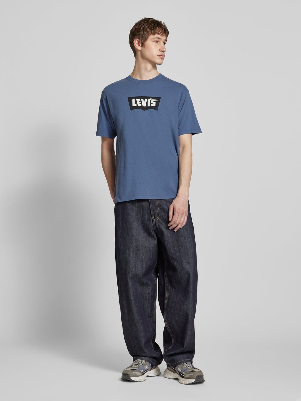 

Футболка с этикеткой Levi's