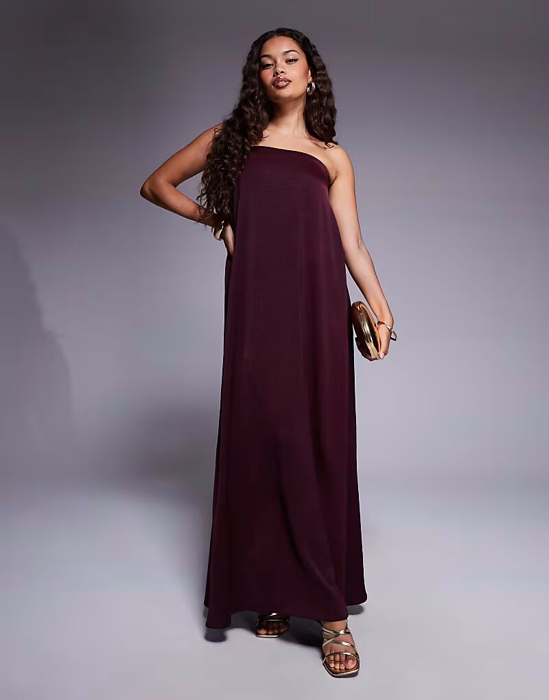 

ASOS DESIGN Маленькое атласное платье-бандо трапеция макси в бордовом цвете ASOS Petite