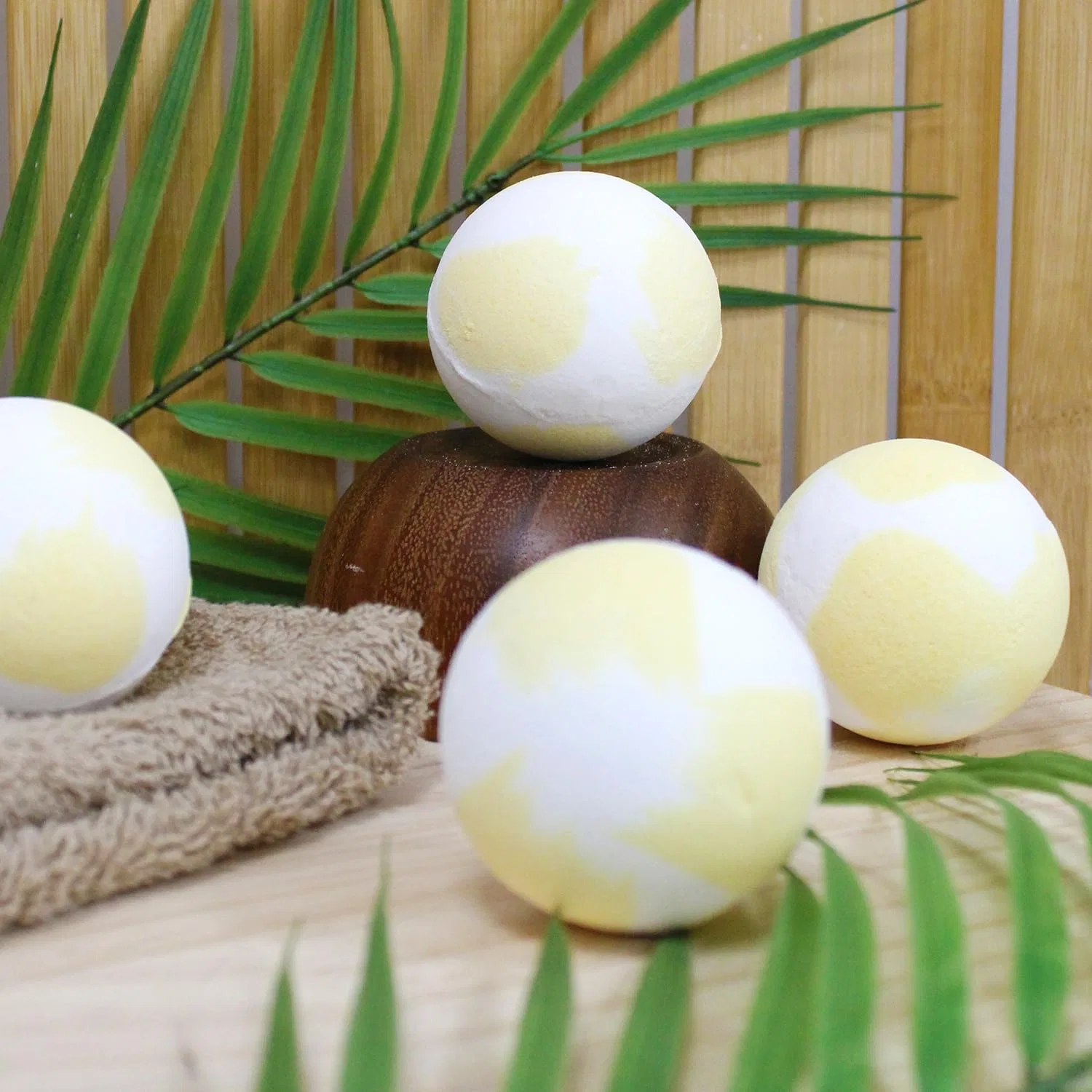 Бомбочка для ванны «Foam Bath Bomb» с ароматом ванили от French Tendance French Tendance