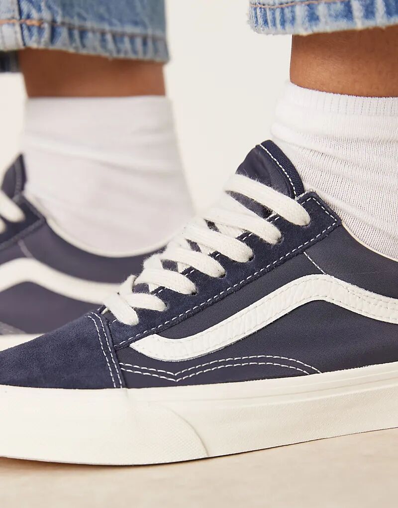 Кроссовки Vans Old Skool темно-синего цвета с бежевыми деталями — фото 4