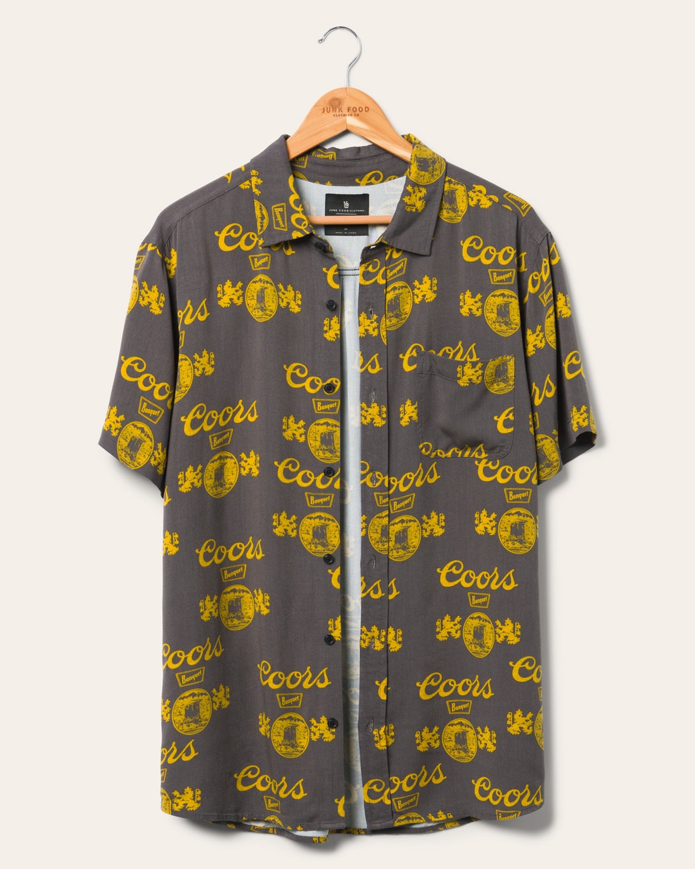 

Coors Banquet тканая рубашка Junk Food Clothing, черный