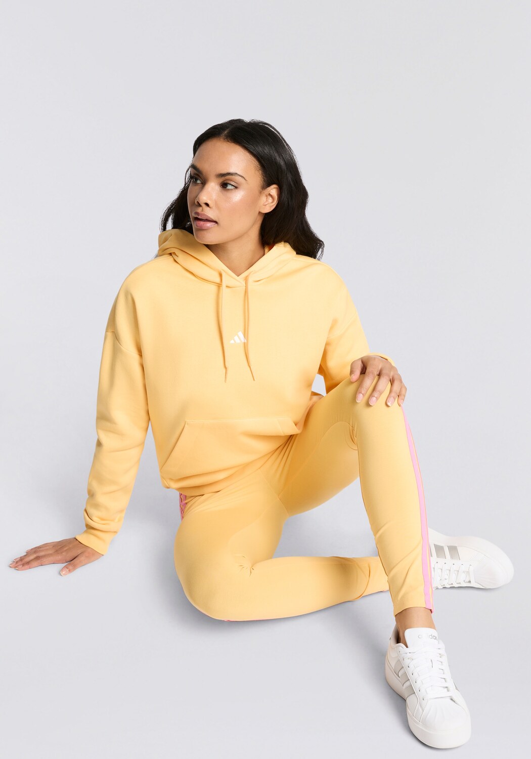 

Adidas Sportswear Узкие спортивные штаны 'Essentials' в темно-желтом цвете