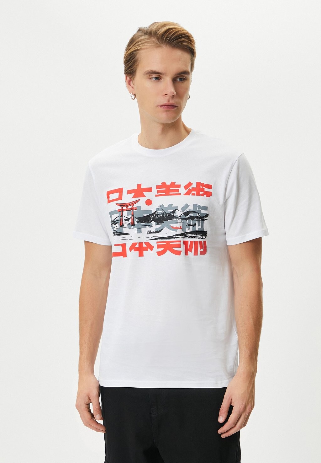 

Футболка с принтом FAR EAST PRINTED CREW NECK SHORT SLEEVE Koton, белый