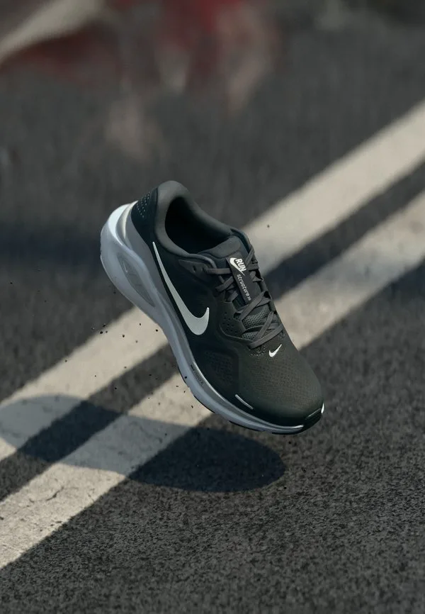 Беговые кроссовки structure 26 Nike Performance, Anthracite/Sail/Light Smoke Grey/Pure Platinum-Coloured