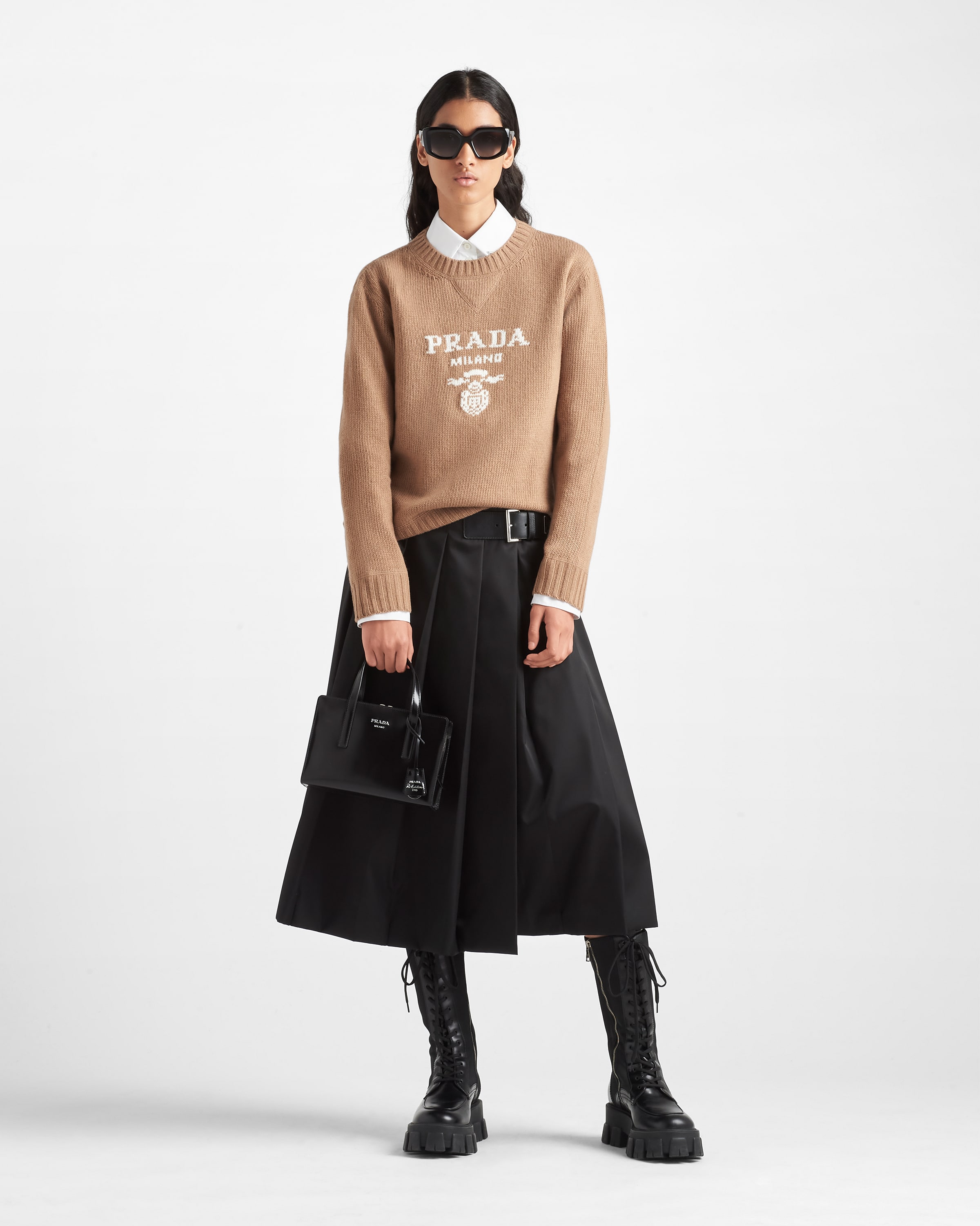 Свитер с круглым вырезом из кашемира и шерсти с логотипом Prada Prada, верблюжий коричневый — фото 2