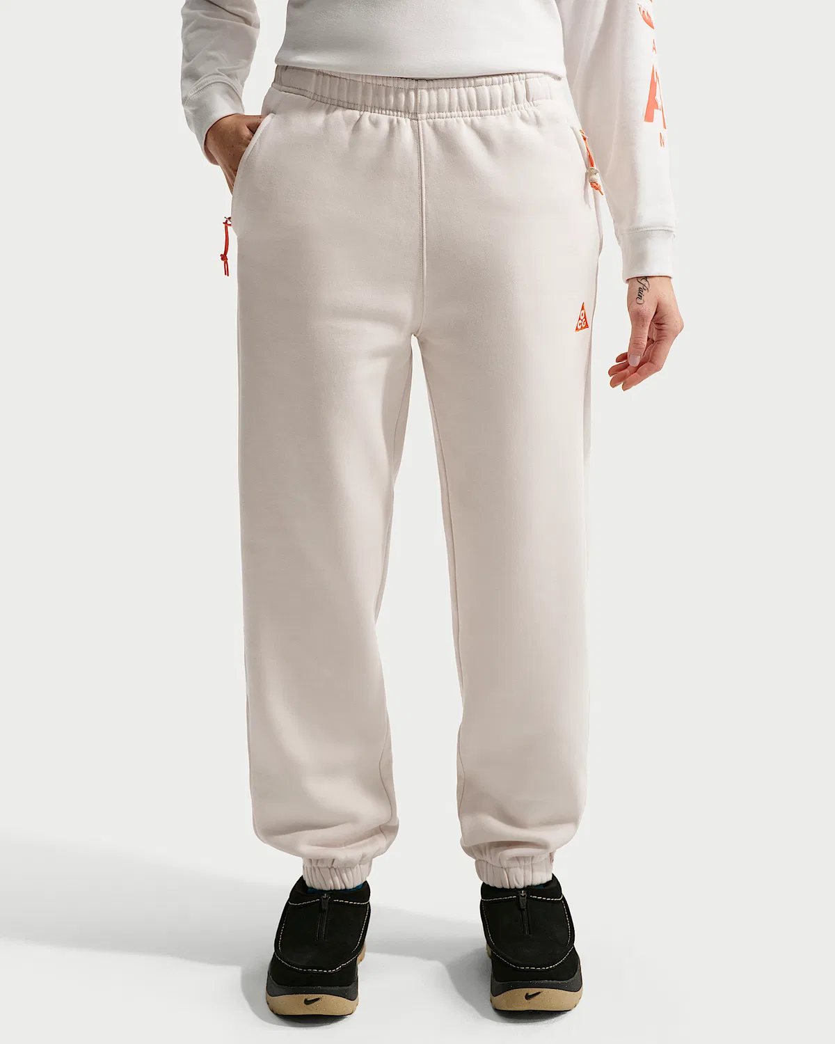 Женские штаны Nike ACG USA, Phantom/Safety Orange — фото 2