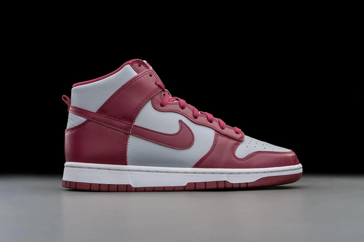 Мужские баскетбольные кроссовки Nike Dunk Hi Retro, красный — фото 2