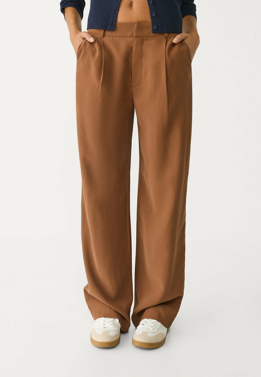 

Брюки WITH PLEATS Stradivarius, коричневый