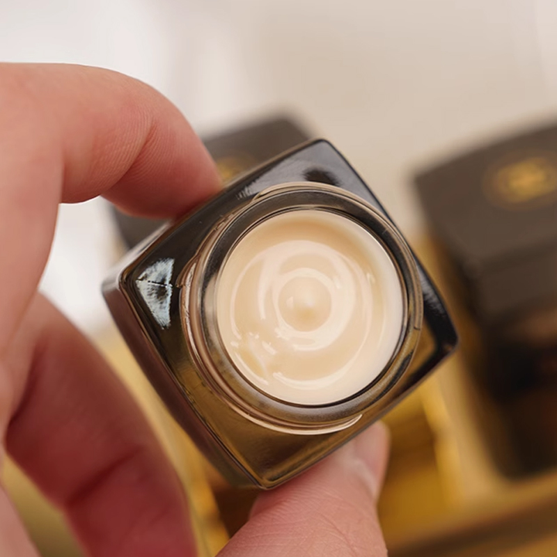CHANEL Набор пробников Luxury Style премиальный крем для лица Black Gold Diamond подтягивающий, увлажняющий, восстанавливающий 5g — фото 2