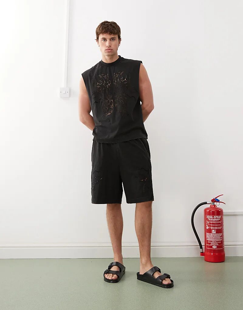 

Короткие шорты Weekday с отделкой бродери англе в цвете «грязно-черный»