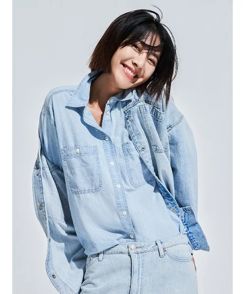 Женская рубашка из хлопка 100% деним шабле Gap BIG SHIRT светло-индиго — фото 3