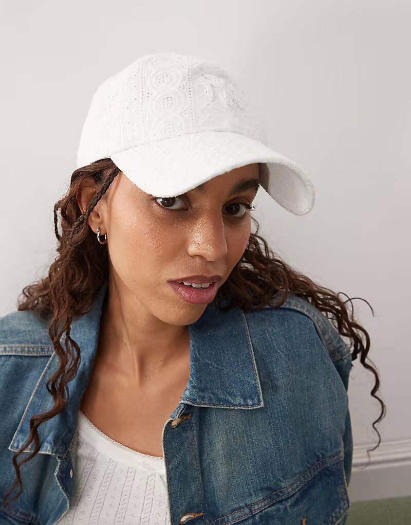 

Кепка New Era NY Yankees 9twenty broderie белого цвета
