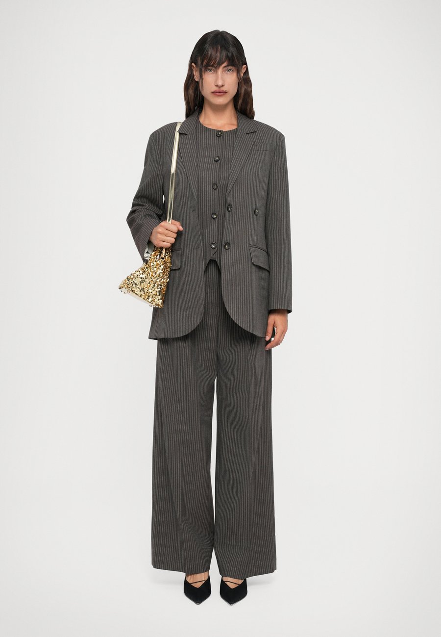 

Сумка Love Moschino BLING BLING, Gold-Coloured