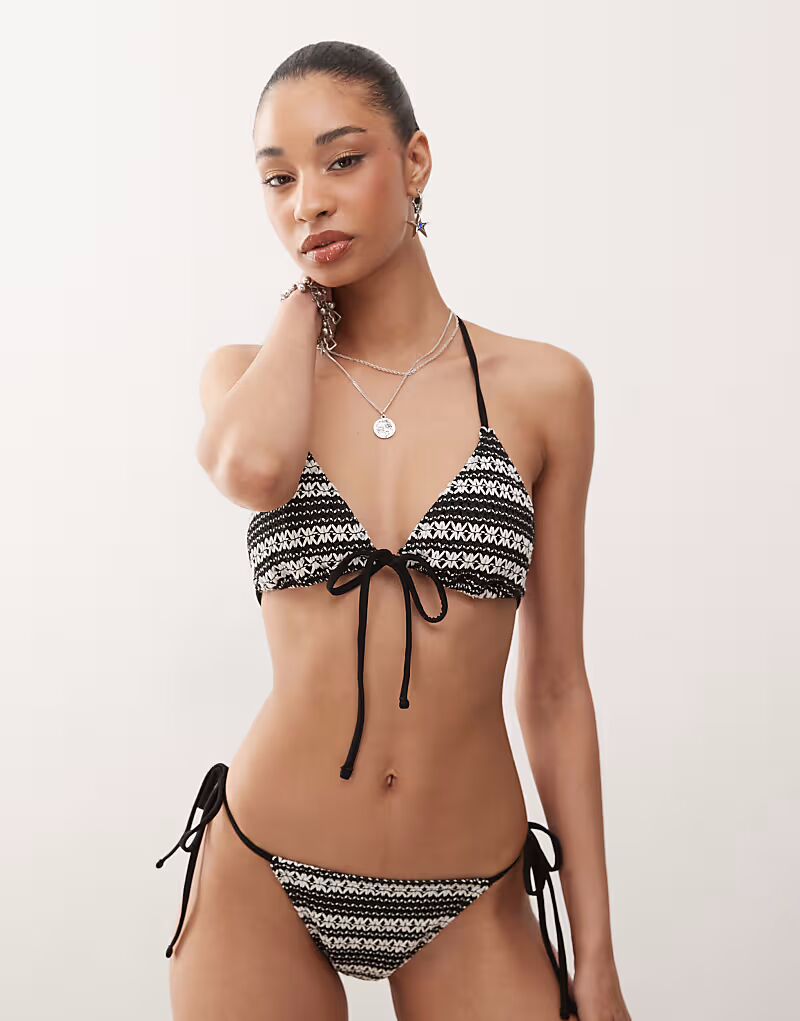 

Винтажный треугольный бикини-топ с завязками спереди, черно-белый, связанный крючком Reclaimed Vintage