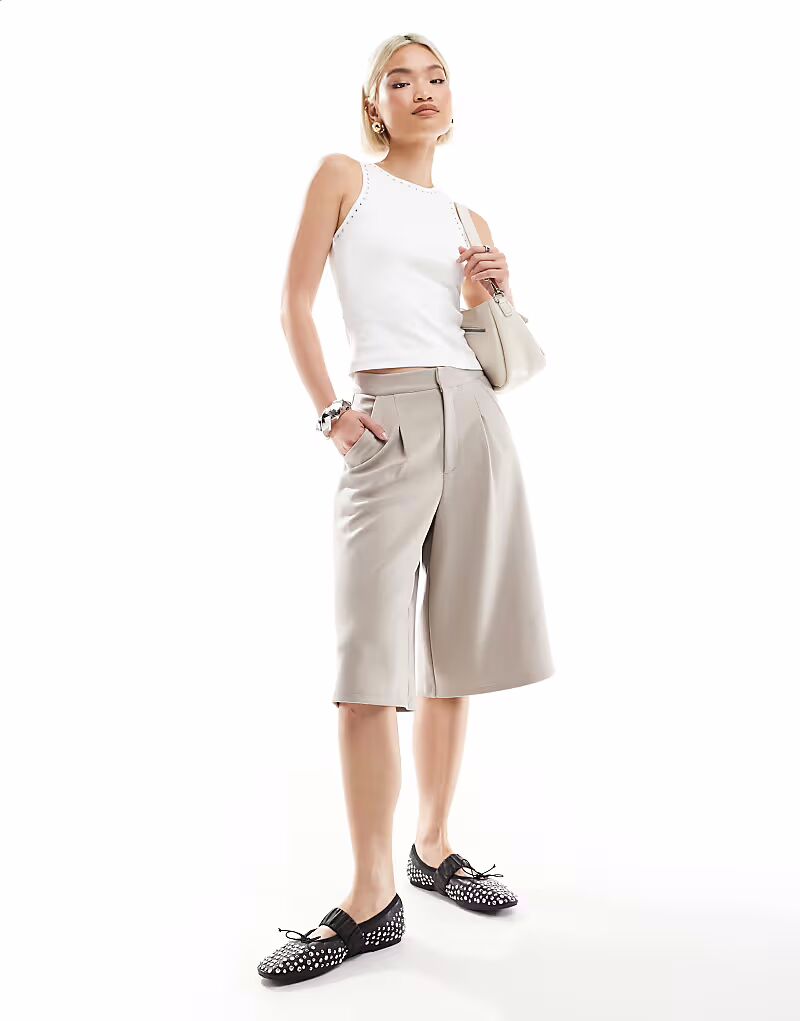

Широкие шорты-бермуды ASOS DESIGN из трикотажного твила цвета камня