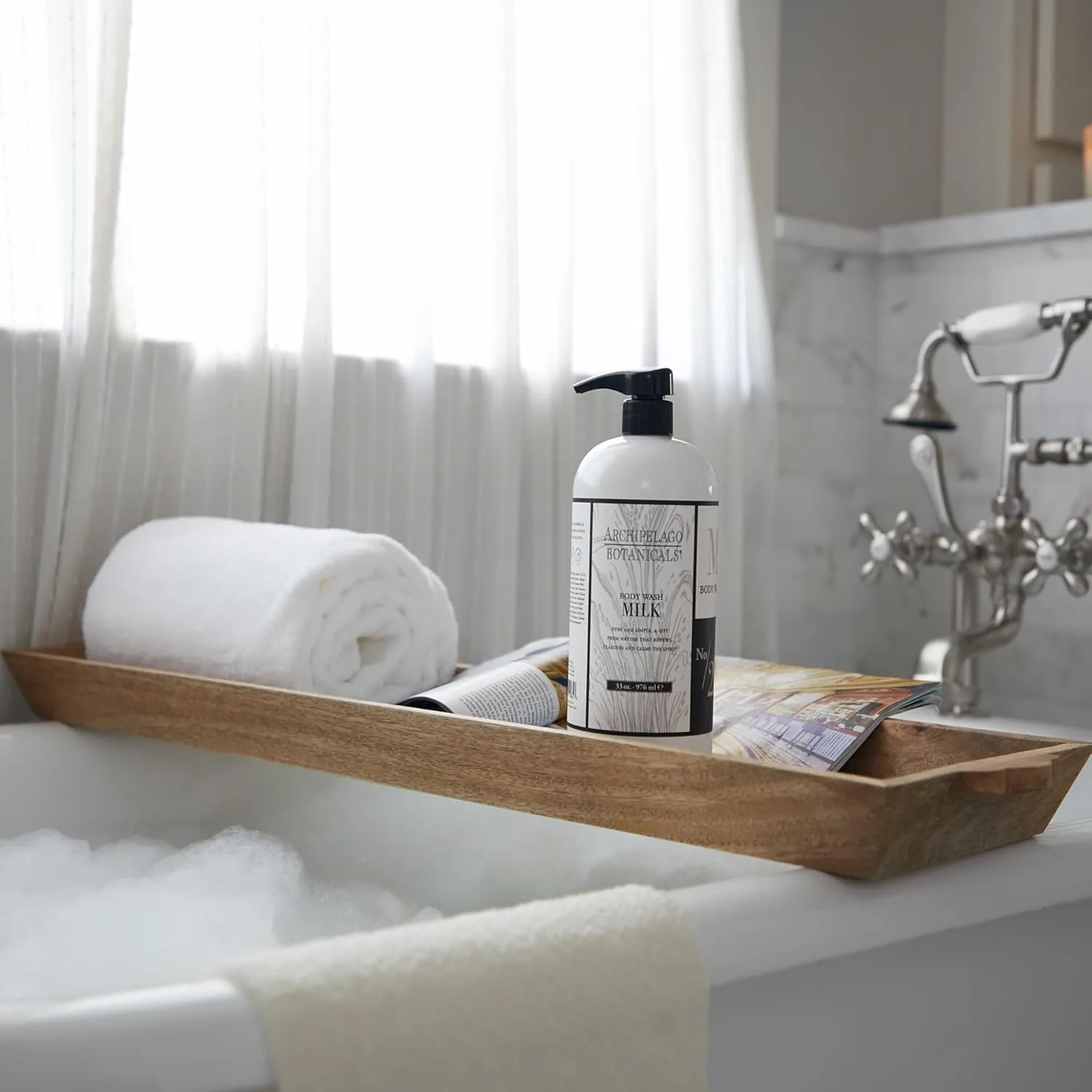 Гель для душа Archipelago Botanicals Milk Body Wash, увлажняющий гель для тела для сухой и чувствительной кожи, делает кожу мягкой и гладкой, не содержит парабенов, фталатов и ГМО (955 мл). 976 мл, WHITE — фото 3