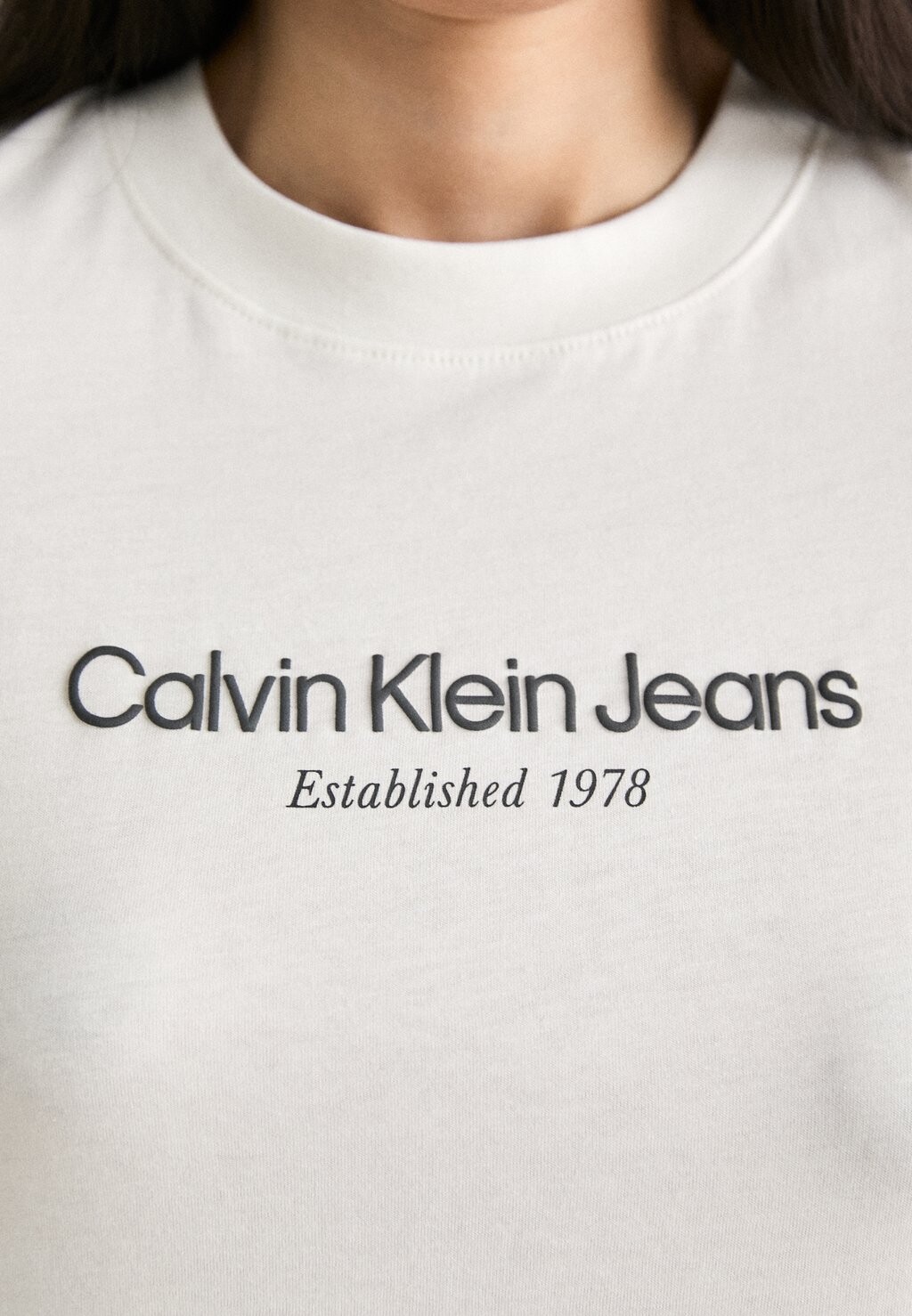 

Принт на футболке INSTITUTIONAL GRAPHIC Calvin Klein, кремовый