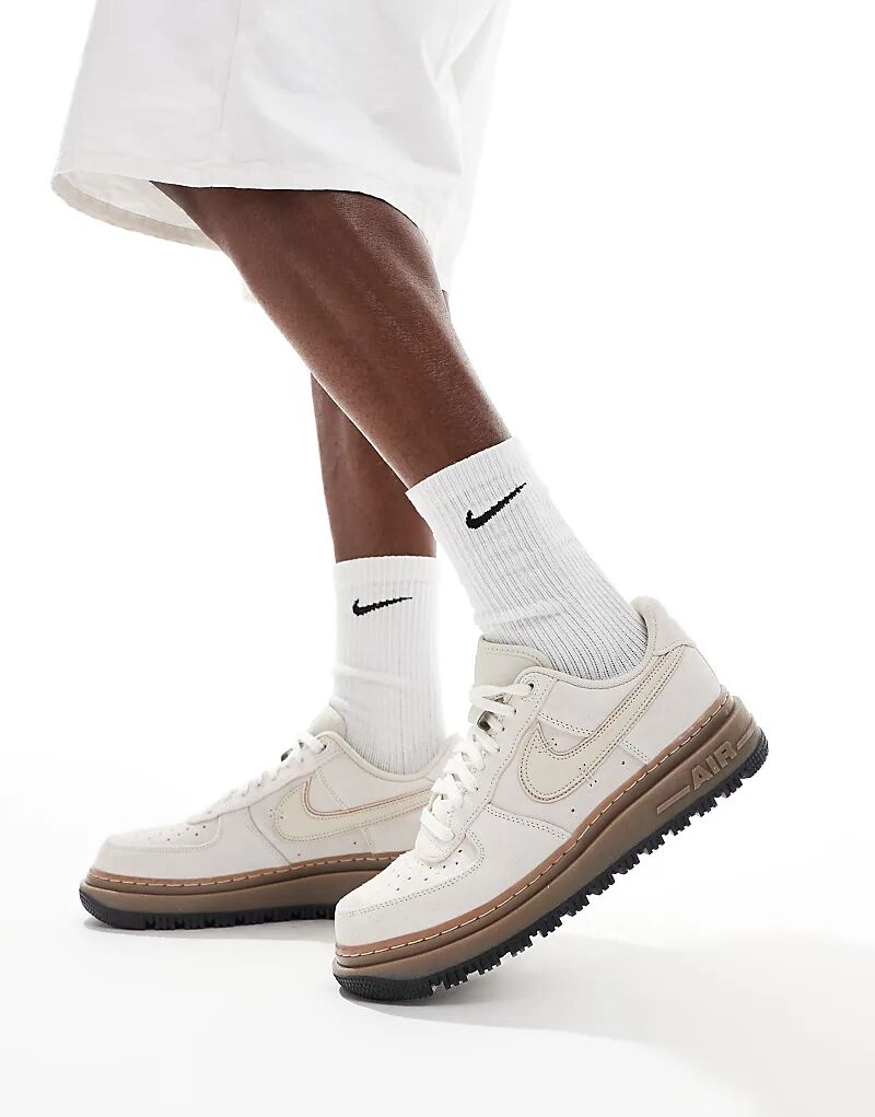 

Кроссовки Air Force 1 Luxe светло-серого и белого цвета Nike