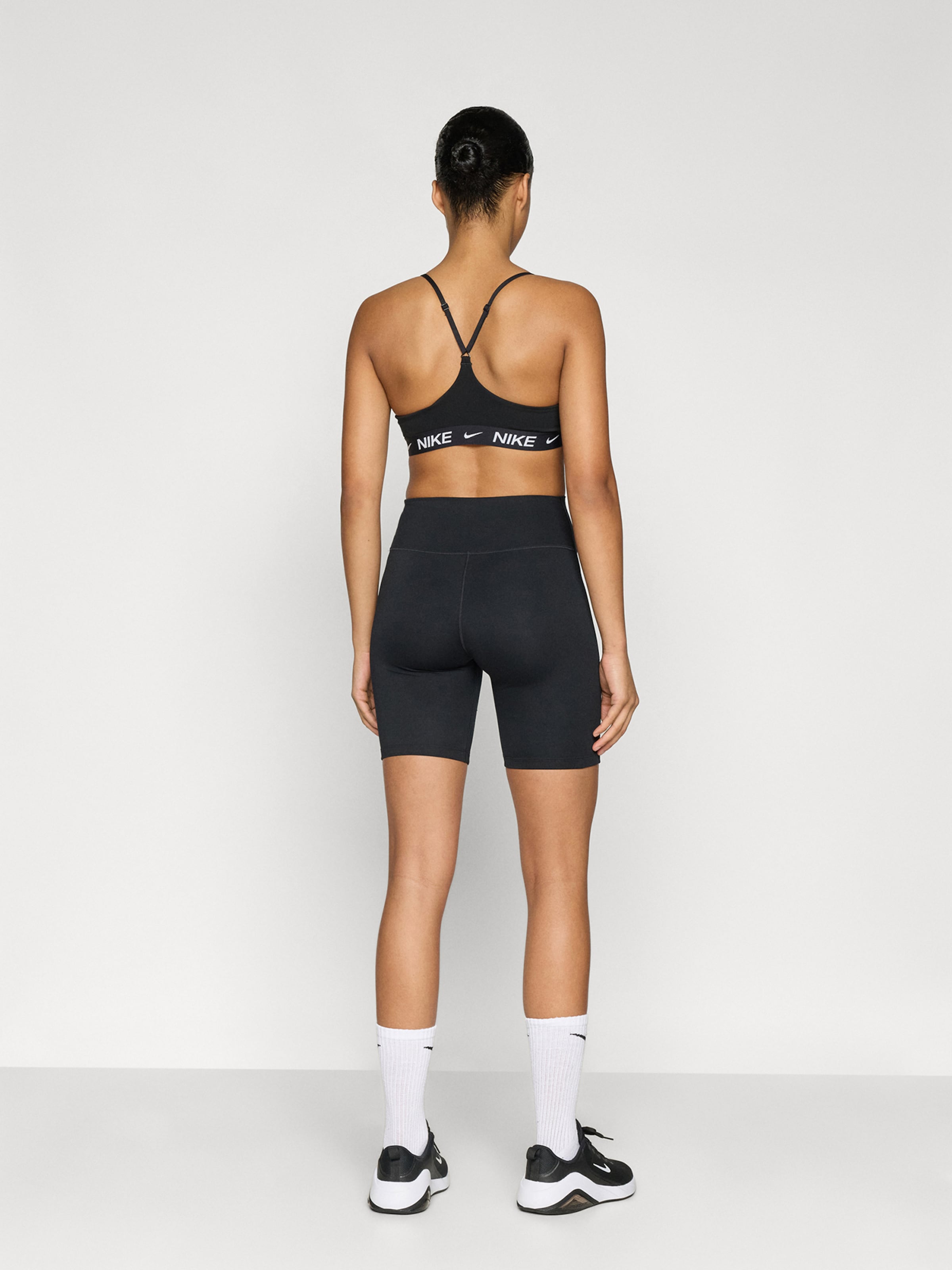 NIKE Узкие спортивные шорты 'One' в черном цвете — фото 3