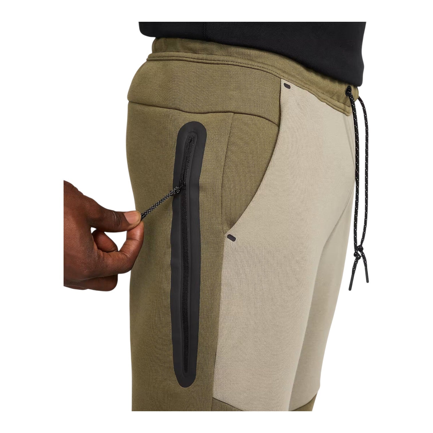 Спортивные брюки Nike Tech Fleece Joggers, цвет «Medium Olive Light Army Black» — фото 2