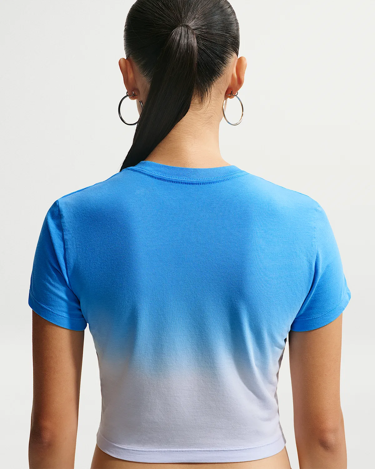 Женская укороченная футболка Nike Sportswear Chill Knit Slim, Light Photo Blue/Hydrogen Blue — фото 2