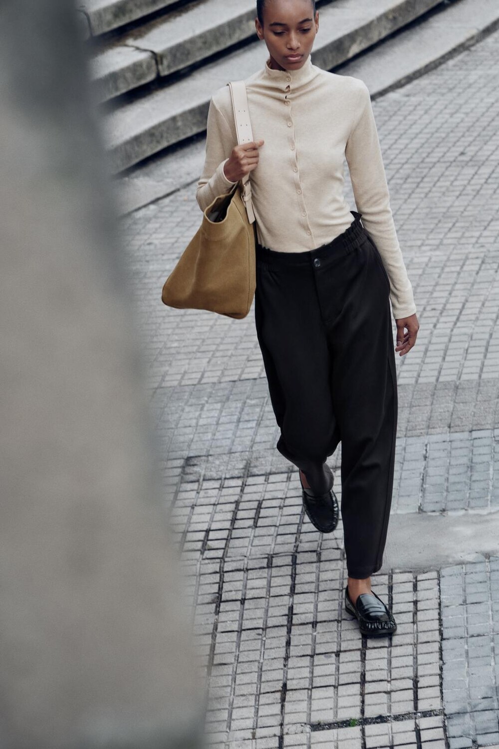 

Брюки paperbag с резинкой на поясе ZARA, черный